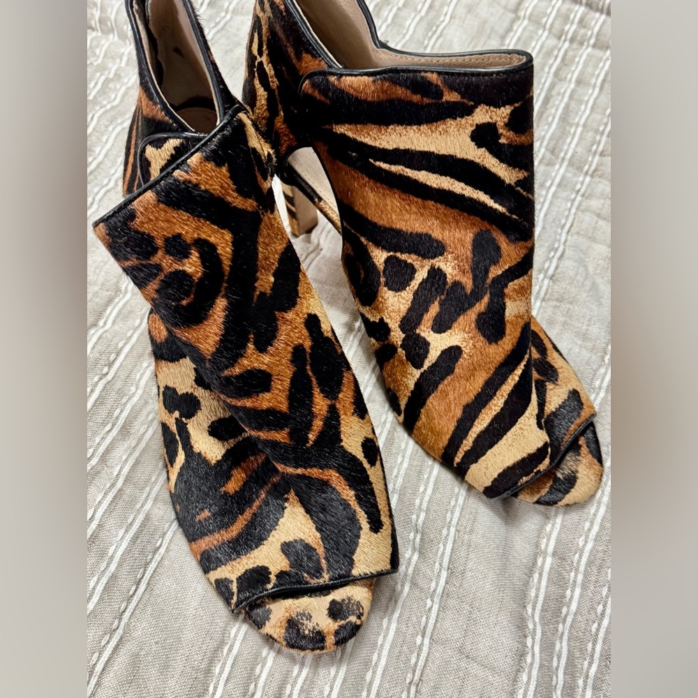 Louise et Cie Isabelle‎ Cow hair leopard Print Peep Toe Heels Holiday Party